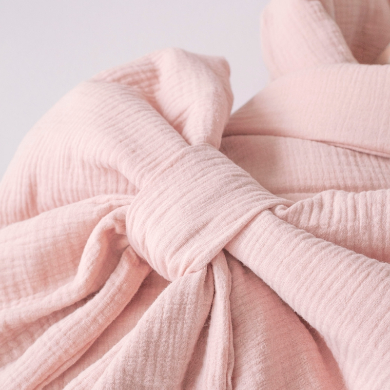 Одеяло на выписку KiDi Муслиновое с бантом на резинке летнее, нежно-розовый 90х90 см